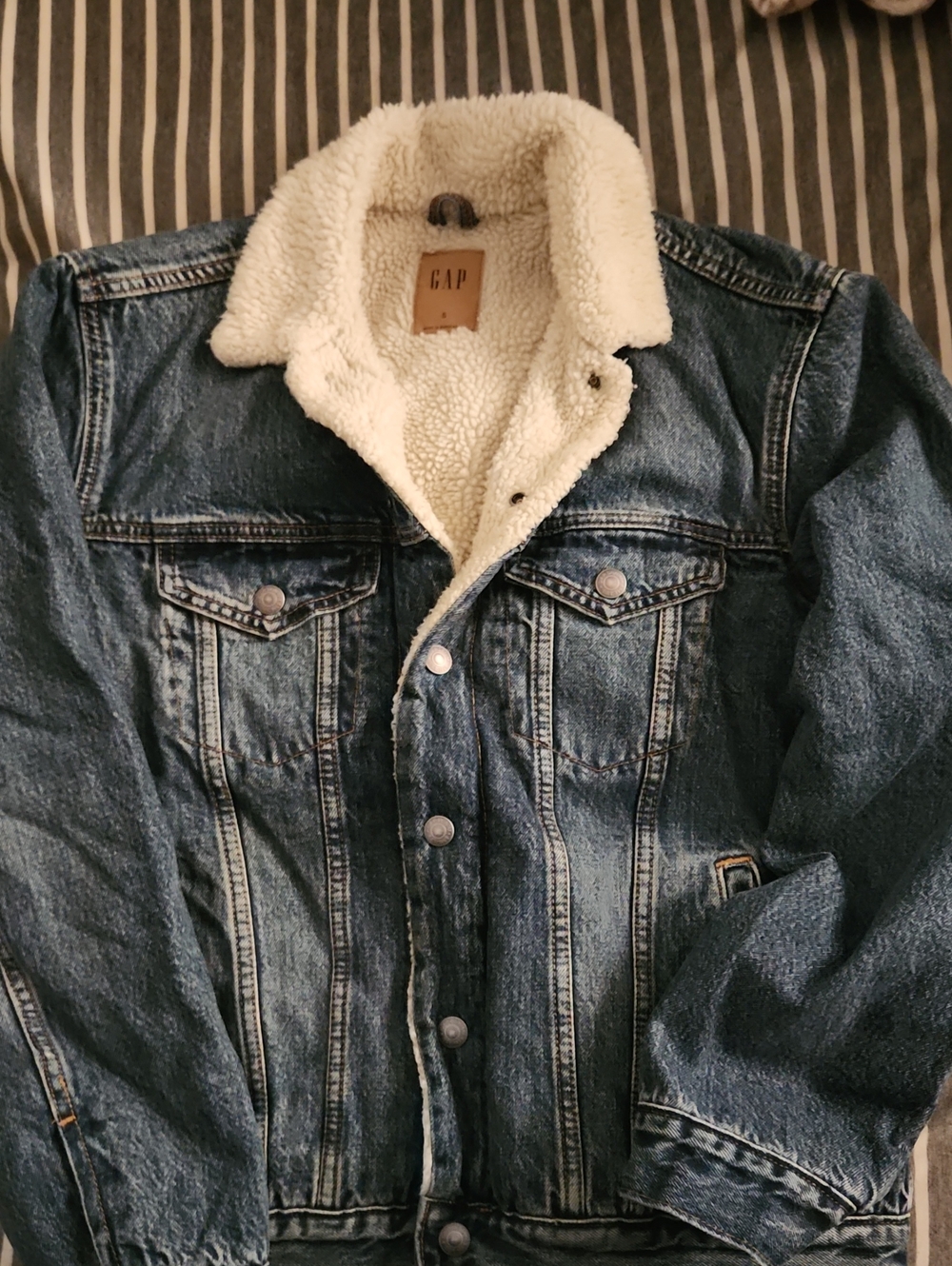 GAP Men's Blue Denim Sherpa-Lined Jacket